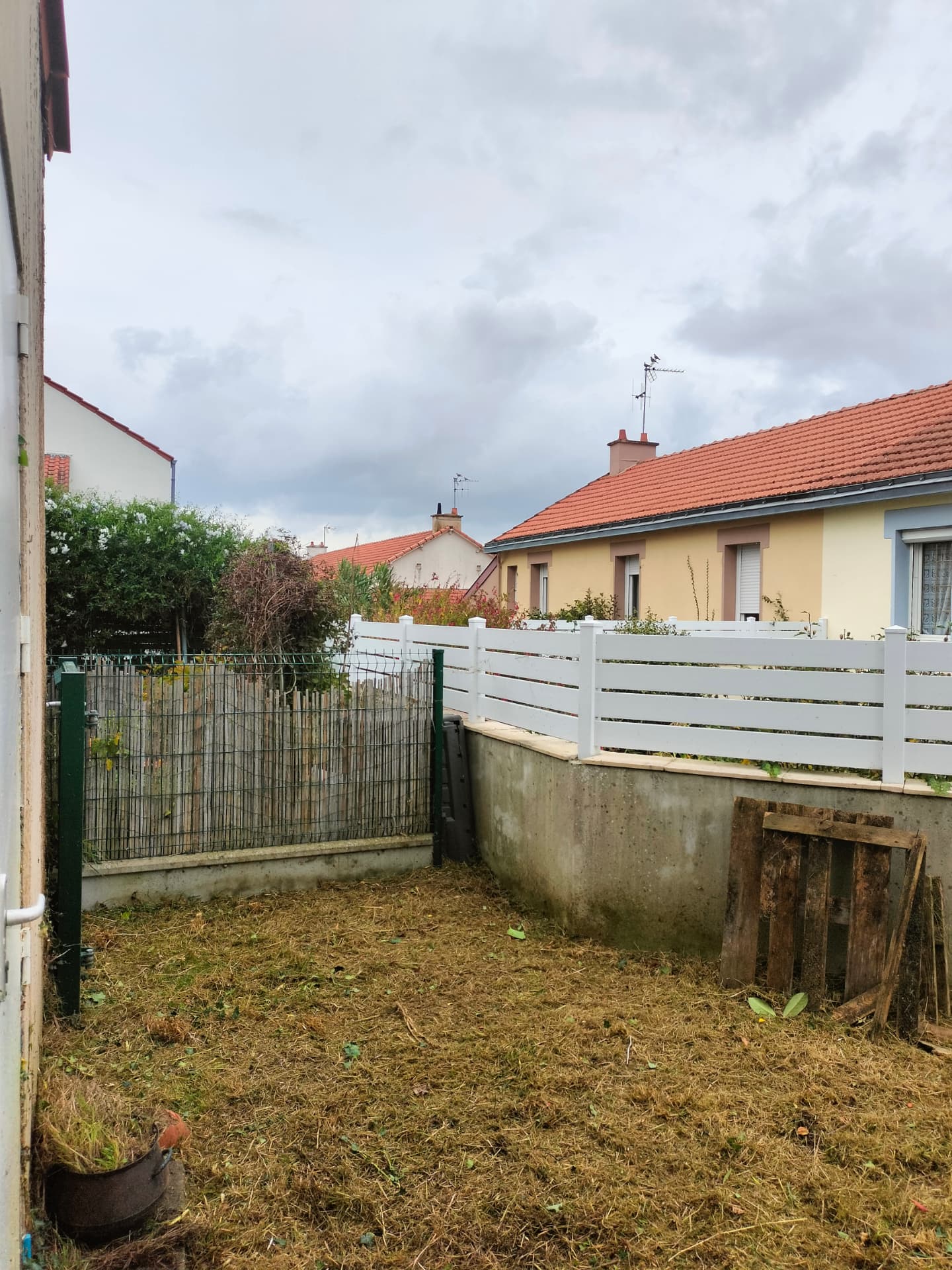 Jardin de particulier après l'intervention — tondu et dégagé